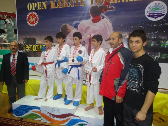 components/com_spgm/spgm/gal/Karate/Trabzon_Open_Karate_Turnuvasi/trabzon%20%2812%29.JPG